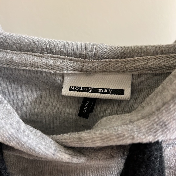 Two tone grey cropped hoodie. - Picture 2 of 4